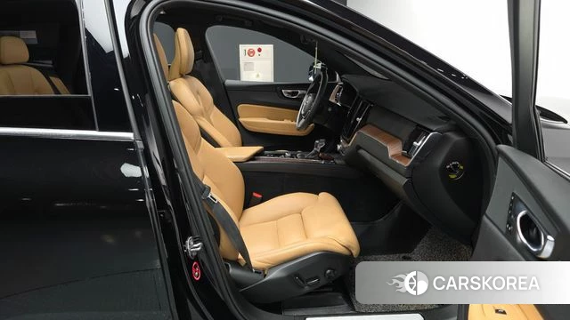 Volvo XC60 second Generation 2019 Черный из Кореи, фото 2