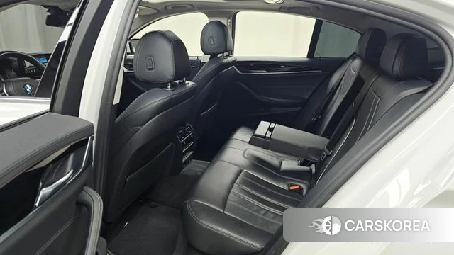 BMW 5 Series (G30) 2018 Белый из Кореи, фото 2