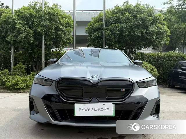 BMW i5 2025 Серебристо-серый из Китая, фото 2