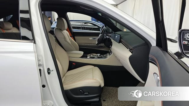 Genesis GV70 2025 Белый из Кореи, фото 2