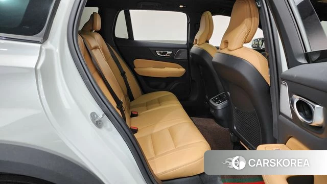 Volvo V60 Cross-Country 2nd Generation 2023 Белый из Кореи, фото 2