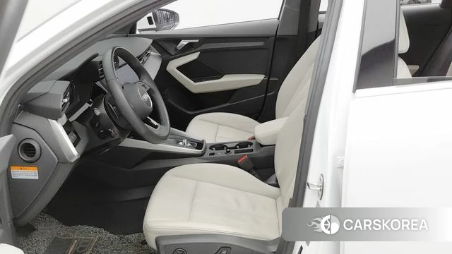 Audi A3 (8Y) 2022 Белый из Кореи, фото 2