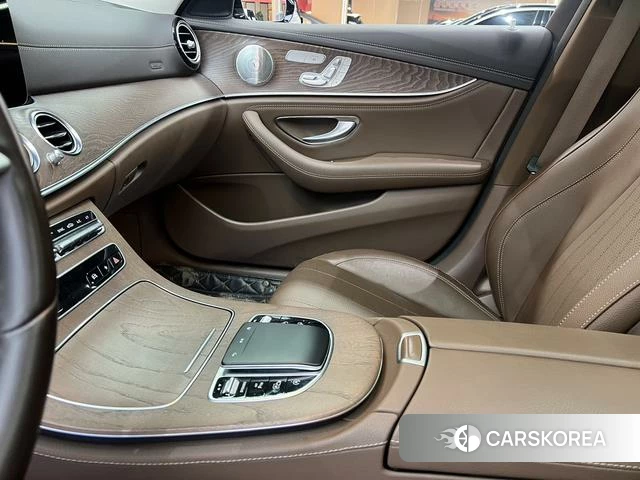Mercedes-Benz E-Class 2021 Черный из Китая, фото 2