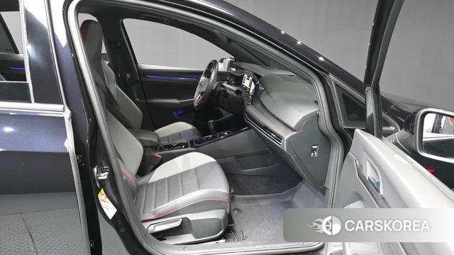 Volkswagen Golf 8th Generation 2023 Черный из Кореи, фото 2