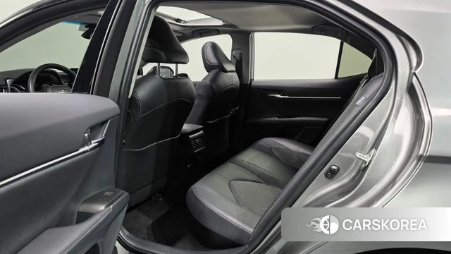 Toyota Camry (XV70) 2024 Серый из Кореи, фото 2