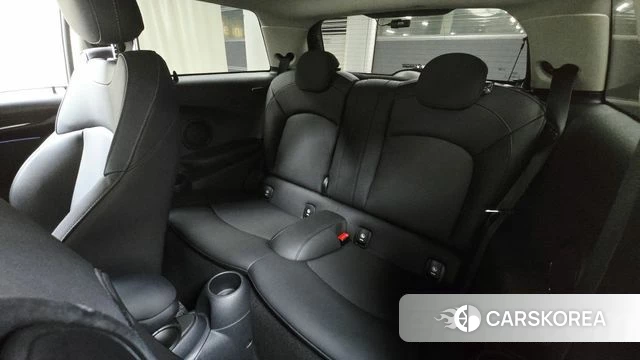 Mini Cooper 2023 Черный из Кореи, фото 2