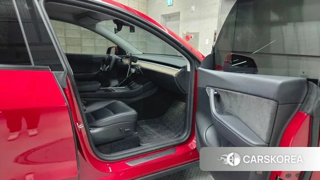 Tesla Model Y 2022 Красный из Кореи, фото 2
