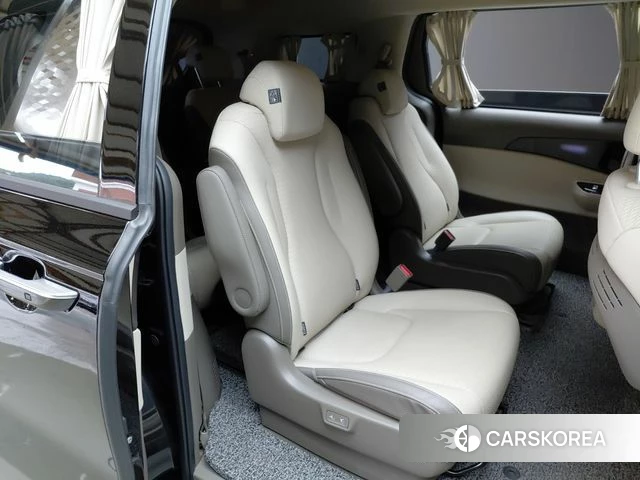Kia Carnival 4th generation 2022 Черный из Кореи, фото 2