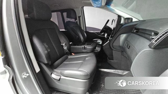 Hyundai Staria 2023 Серебристо-серый из Кореи, фото 2