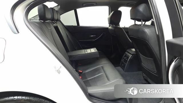 BMW 3 Series (F30) 2018 Белый из Кореи, фото 2