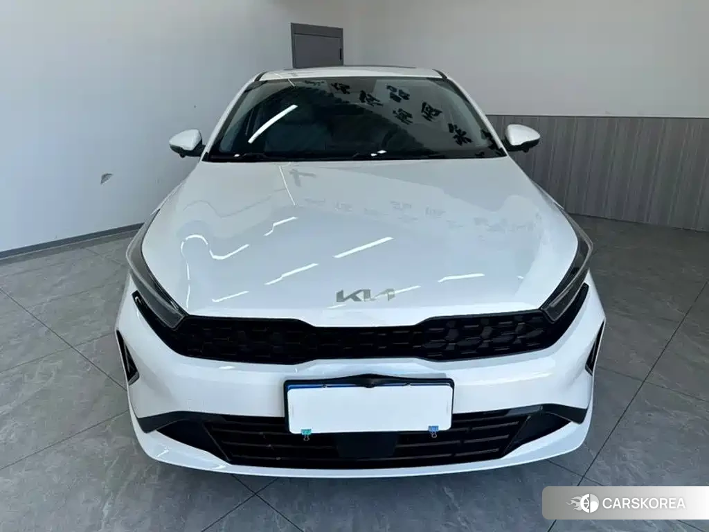 Kia K3 2023 Белый из Китая, фото 2