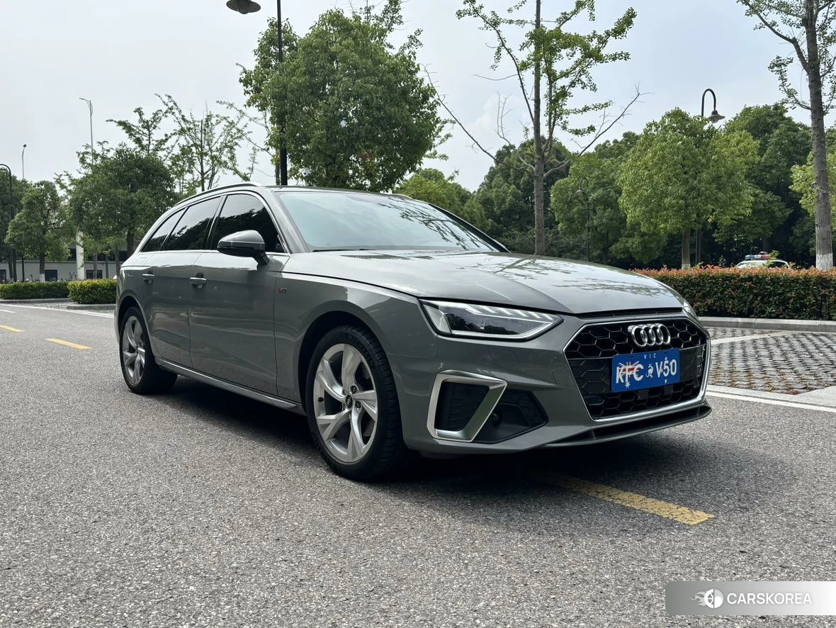 Audi A4L 2020 Серебристо-серый из Китая, фото 2