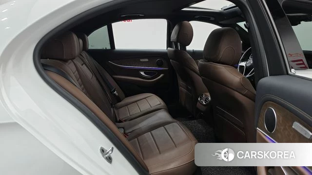 Mercedes-Benz E-Class W213 2021 Белый из Кореи, фото 2