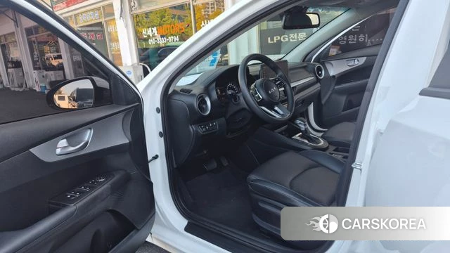Kia The New K3 2nd generation 2022 Белый из Кореи, фото 2