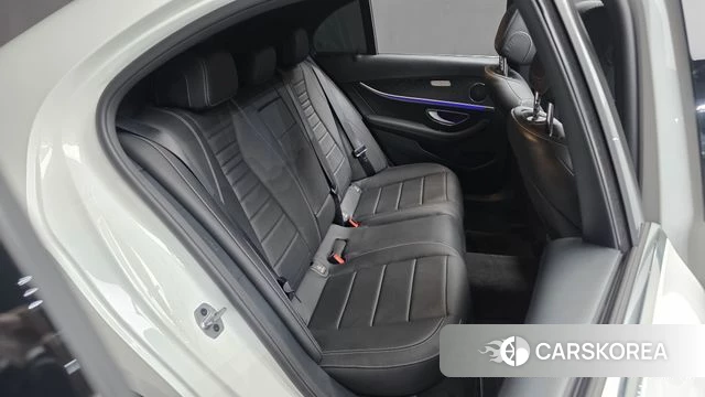 Mercedes-Benz E-Class W213 2023 Белый из Кореи, фото 2