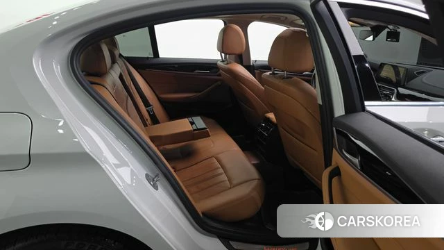 BMW 5 Series (G30) 2018 Белый из Кореи, фото 2
