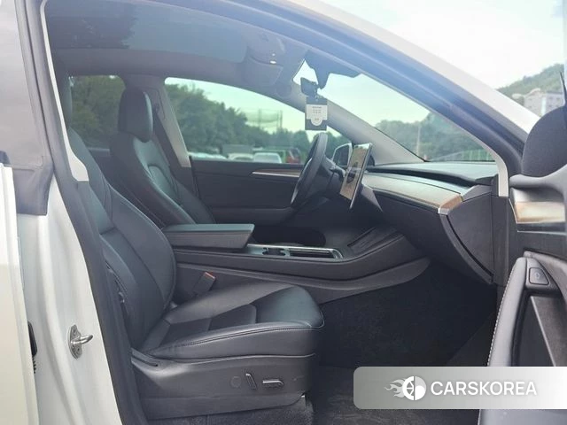 Tesla Model Y 2023 Белый из Кореи, фото 2