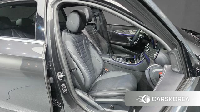 Mercedes-Benz E-Class W213 2022 Серый из Кореи, фото 2