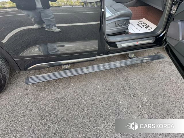 Audi Q5L 2023 Черный из Китая, фото 2