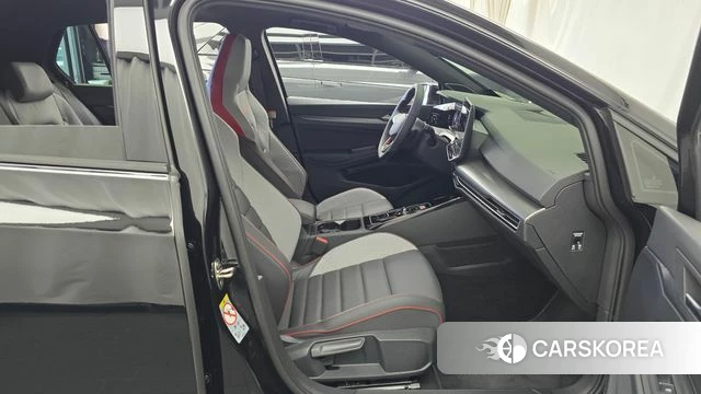 Volkswagen Golf 8th Generation 2026 Черный из Кореи, фото 2