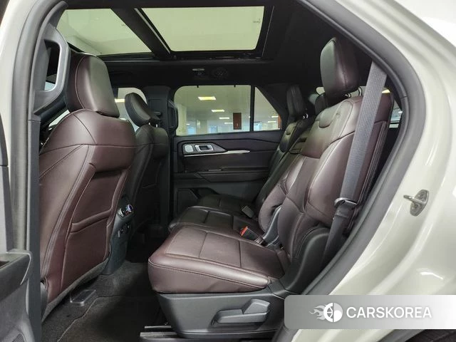 Ford Explorer 6th Generation 2025 Белый из Кореи, фото 2