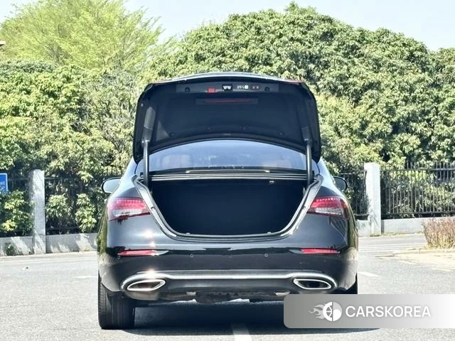 Mercedes-Benz E-Class 2023 Черный из Китая, фото 2