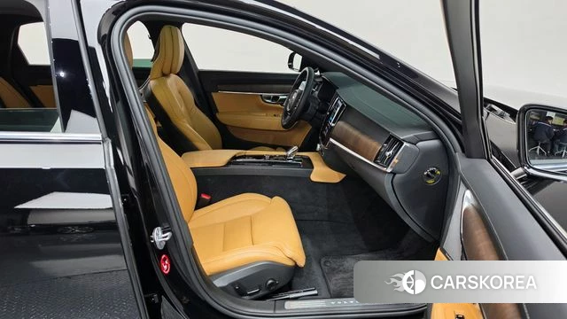 Volvo S90 2024 Черный из Кореи, фото 2