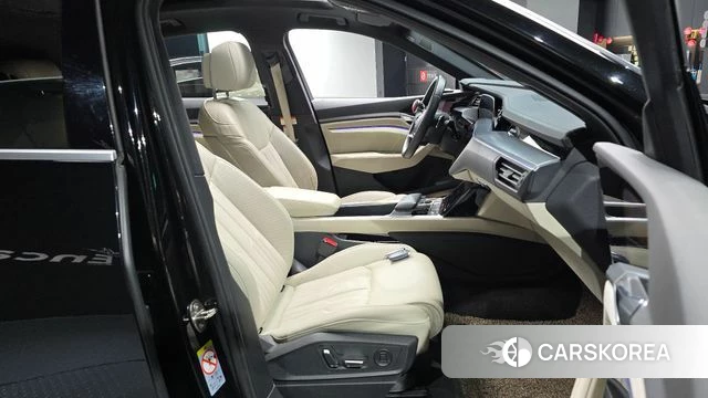 Audi e-Tron 2021 Черный из Кореи, фото 2
