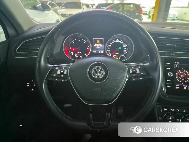 Volkswagen Tiguan second Generation 2020 Белый из Кореи, фото 2