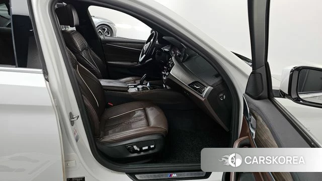 BMW 5 Series (G30) 2020 Белый из Кореи, фото 2