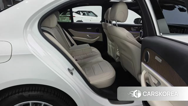 Mercedes-Benz E-Class W213 2023 Белый из Кореи, фото 2