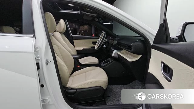 Hyundai Kona (SX2) 2025 Белый из Кореи, фото 2