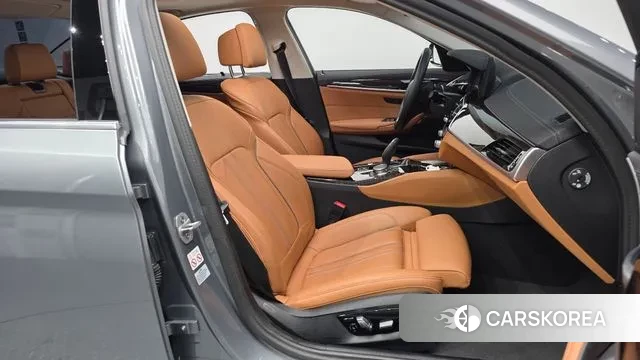 BMW 5 Series (G30) 2023 Серебряный из Кореи, фото 2