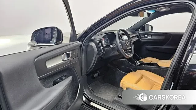 Volvo XC40 2021 Черный из Кореи, фото 2