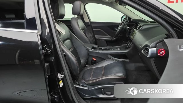 Jaguar F-PACE 2018 Черный из Кореи, фото 2