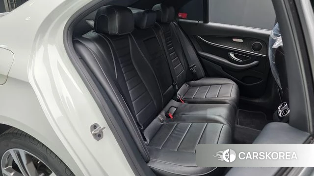 Mercedes-Benz E-Class W213 2023 Белый из Кореи, фото 2