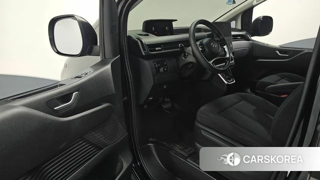 Hyundai Staria 2023 Черный из Кореи, фото 2