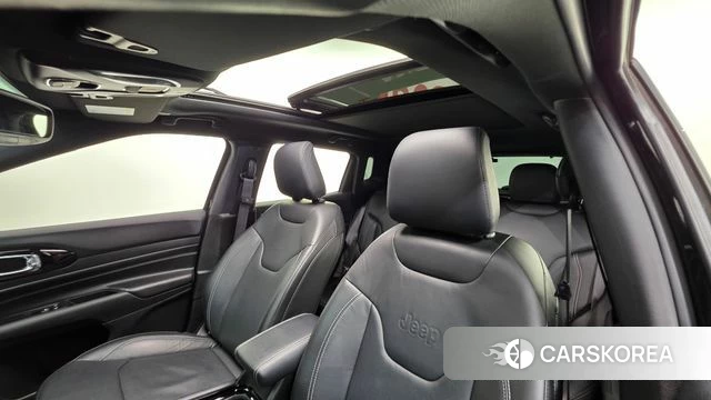 Jeep Compass 2nd Generation 2022 Черный из Кореи, фото 2