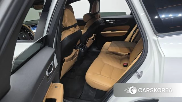 Volvo XC60 second Generation 2024 Белый из Кореи, фото 2
