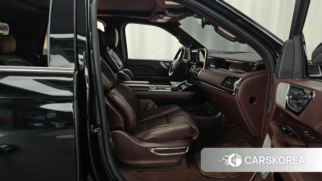 Lincoln Navigator 4th generation 2020 Черный из Кореи, фото 2
