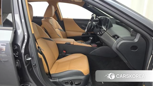 Lexus ES300h 7th generation 2021 Серый из Кореи, фото 2