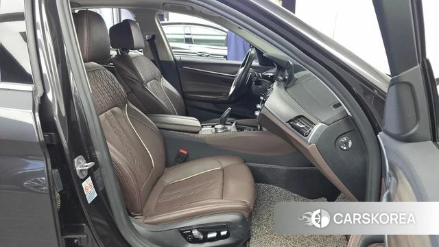 BMW 5 Series (G30) 2019 Серый из Кореи, фото 2
