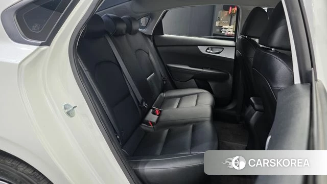 Kia The New K3 2nd generation 2023 Белый из Кореи, фото 2