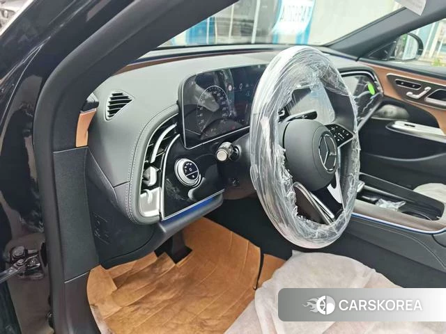 Mercedes-Benz E-Class 2026 Черный из Китая, фото 2