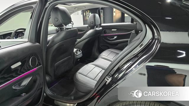Mercedes-Benz E-Class W213 2018 Черный из Кореи, фото 2