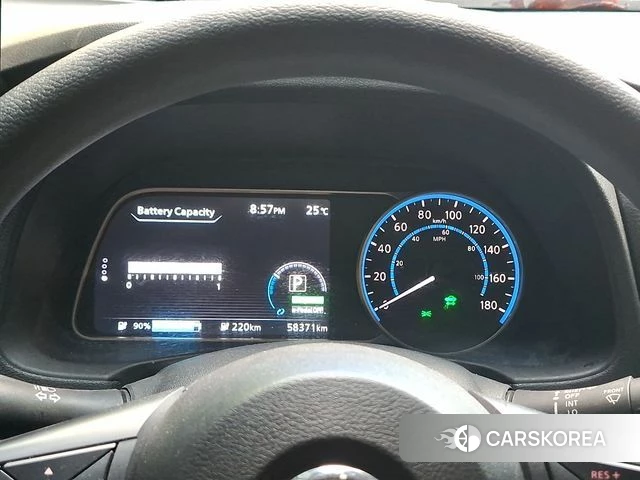 Nissan Leaf (ZE1) 2019 Белый из Кореи, фото 2
