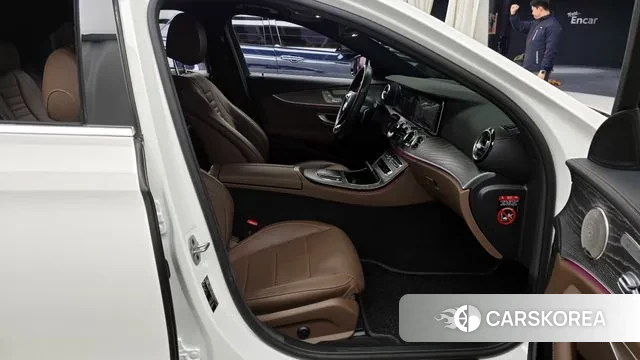Mercedes-Benz E-Class W213 2022 Белый из Кореи, фото 2