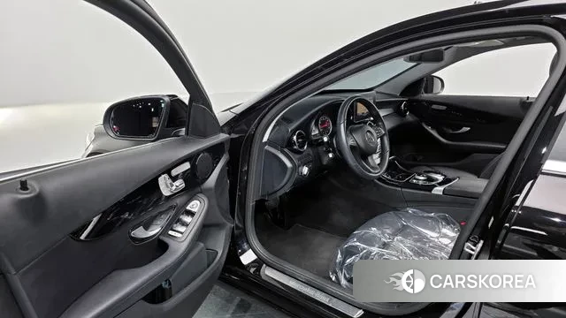 Mercedes-Benz C-Class W205 2018 Черный из Кореи, фото 2