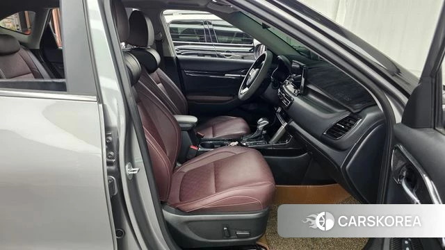 Kia Seltos 2020 Серебристо-серый из Кореи, фото 2