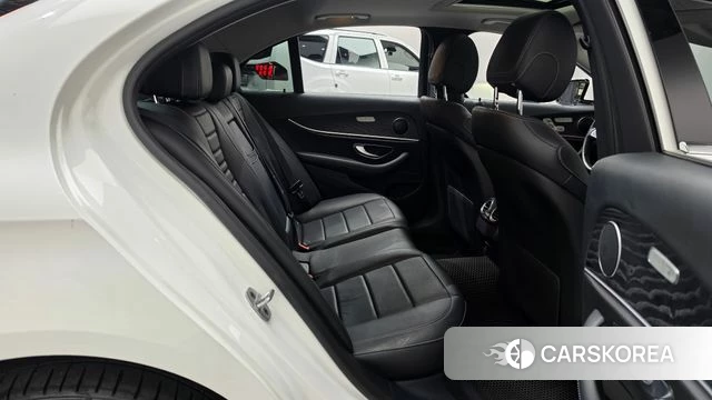 Mercedes-Benz E-Class W213 2018 Белый из Кореи, фото 2